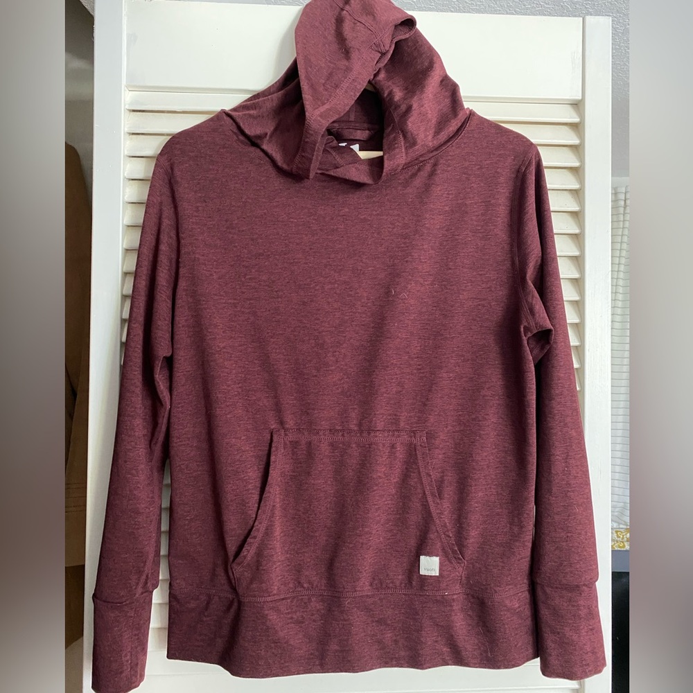 Vuori Essential sweatshirt